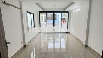 Nhà NC mt Nguyễn Phúc Nguyên gần kỳ đồng ga sài gòn Nguyễn Thông Q3