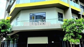 Nhà phố Dĩ An 4 tầng giá rẻ, sát Làng ĐH, 5 PN phù hợp cho thuê, an cư