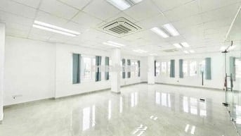 Cho thuê văn phòng tại Huỳnh Thúc Kháng 110m2 giá chỉ 20t full kính