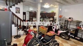 Bán nhà Nguyễn Văn Cừ, Lô Góc, Nhà Dân Xây, Mặt Tiền Rộng.