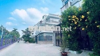 Bán đất diện tích 126m2. Hẻm xe hơi. View rạch GS thoáng mát