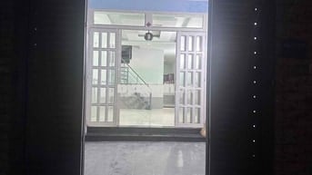 Cho thuê nhà nguyên căn 1T1L, 2PN, 2WC trên dưới.