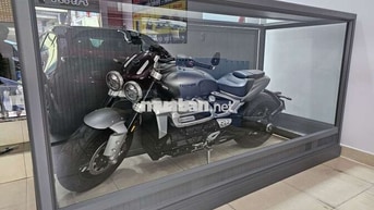 TRIMPH ROCKET 2022 MỚI 99,99%