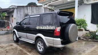 Isuzu hi lander 2004 màu đen 8chỗ ngồi