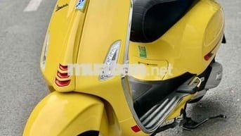 Vespa Sprint vàng 2021 dáng đẹp xe chuẩn chính chủ