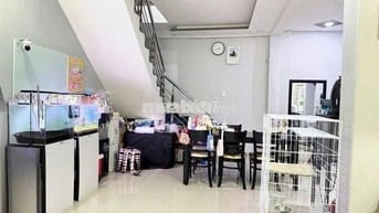 GẤP ! NHÀ CĂN GÓC Q.10 - NỞ HẬU 6.5M - THÔNG 3 ĐƯỜNG - CHỈ 7.3 TỶ TL