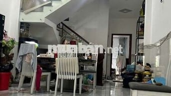 7,3 tỷ TL đg mã lò
Dt 4 m *17 m đúc 4 tấm, 5 pn4 wc 
Đường thông 8 m,