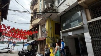 Cho thuê mặt bằng kinh doanh riêng biệt cạnh hồ Trúc Bạch