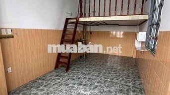 Phòng trọ có gác lửng,đường nhựa 8m,máy lạnh,kệ bếp...