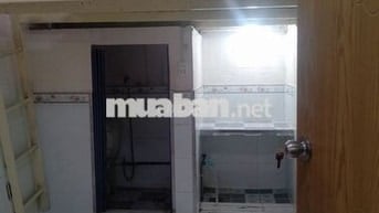 Nhà có gác..ngang 2m5..dai 3m5 phòng riêng