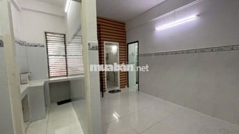 Phòng Q1 gần nhà thờ Đức Bà – tầng 3, 50m2 chỉ 7tr/tháng 🌸