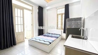 🔥PHÒNG STUDIO BAN CÔNG FULL NỘI THẤT_KHU SÂN BAY_GẦN CV HOÀNG VĂN THỤ