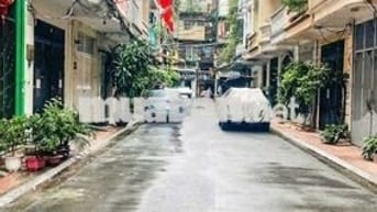 Tôi cần bán nhà Khuất Duy Tiến 6tầng thang máy full nội thất .