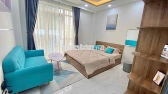 Căn hộ 1PN tách bếp cửa sổ trời đón nắng, full nội thất, sofa lớn