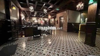 Nhà đối diện Công trường Lam Sơn, ngã tư Hai Bà Trưng & Nguyễn Siêu Q1