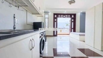 Studio 42m2 ban công lớn , thang máy , đầy đủ tiện nghi