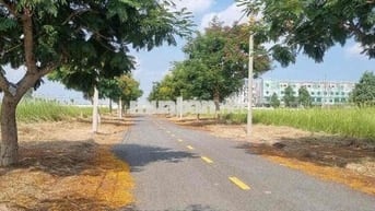 Kẹt tiền bán gấp nền 80m2 đường chính Sài Gòn Village, giá ngộp
