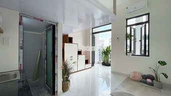 DUPLEX NEW DƯƠNG QUẢNG HÀM CỬA SỔ TRỜI BAN CÔNG RỘNG RÃI TIỆN