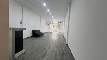 Cho thuê nhà Trần Hữu Trang HXH 5m 4x18m 2 lầu giá 18 triệu