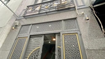 Gấp!! Nhà đẹp 50m2 nằm ngay Bến Vân Đồn, phường 1, Quận 4 - HXH 