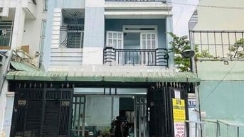 Chính chủ cần sang hđ nhà rộng rãi mặt tiền phía sau chợ đầu mối HM