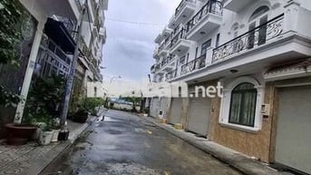 Nguyễn ảnh thủ và chợ ht 13 và các trường anh ngữ sát