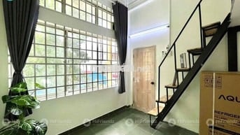 Cho thuê phòng gác có cửa sổ trời siêu bự thoáng ở được 2-3 bạn