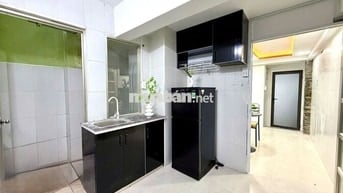 2pn 35m2 như hình full nội thất cửa sổ ở bờ kè Trường Sa, cách Q1 200m