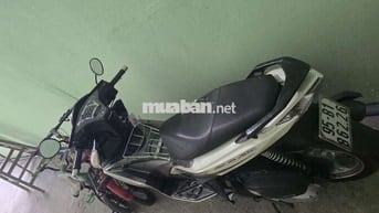 Nhà dư con xe cần bán bớt