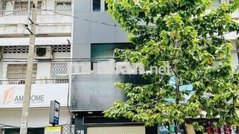 Cho thuê nguyên căn, MT đường Trần Quang Khải Q1. Con đường sầm uất, k