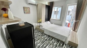 Cho thuê căn hộ rẻ nhất_Ban công_Q1_Gần Bến Thành_Full nội thất