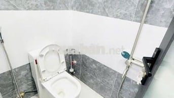 phòng mới đẹp, hơn 20 mét, ngay cầu Tân Thuận 2, ngay trung tâm