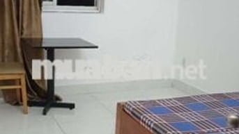 Phòng máy lạnh,đủ nội thấc,giờ tự do,ở lầu 2, tolet trong