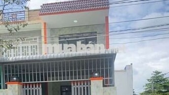 Bán căn nhà mặt tiền kinh doanh , sổ hồng riêng .