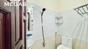 phòng trọ rộng 25m2 bancol cửa sổ mới xây ngay tại đường cmt8 -quận 10