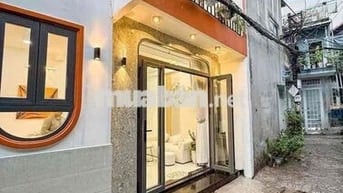 💥 NHÀ ĐẸP PHAN VĂN TRỊ – 2 TẦNG NGANG 5.5M – HẺM XE HƠI