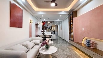 Kẹt vốn bán nhà Đường Lê Hồng Phong Quận 10,55m2 Giá 3ty090 lh Vân