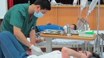 Truyền dịch đạm, châm cứu, bấm huyệt, vật lý trị liệu tận nhà TP HCM