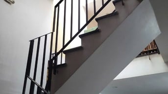 Cho thuê nhà nguyên căn hẻm xe hơi gần cư xá Lam Sơn Nguyễn Oanh,2 lầu