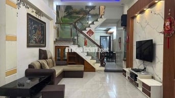 BÁN NHÀ 2 tầng kiệt TRƯNG NỮ VƯƠNG cách đường 70m