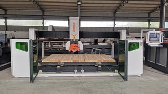 MÁY CẮT ĐÁ CẦU 5 TRỤC ( BẢO HÀNH 24 THÁNG ) 