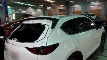 Lắp đặt thay thế kính ô tô xe hơi