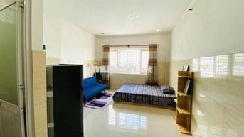 Studio cửa sổ lớn full nội thất siêu mới nằm ngay hồ thanh biên p4 q8