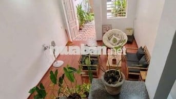 Cho thuê nhà sân xe hơi gần sân vận động Đông hoà Dĩ An