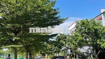 FPT ĐÀ NẴNG, VÙNG TRUNG 12, NHÌN CÔNG VIÊN