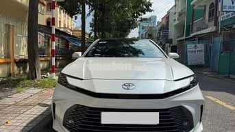 Toyota Camry 2.5 HEV Top 2025 - 7998 km