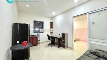 Căn hộ mini Full nội thất 1PN lớn Thang máy kế cầu Nguyễn Văn Cừ