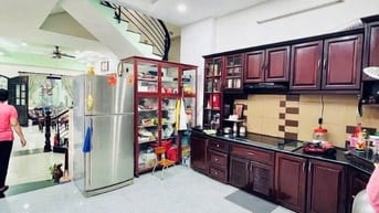 Bán nhà góc 2MT HXH 5.7x25=135m2 1T2L có sân rộng nhà sát đường lớn gi