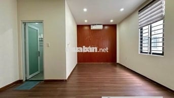 Văn phòng 20m2 có cửa sổ ở Vạn Phúc, t. máy, máy lạnh hầm xe. Giá 5 tr