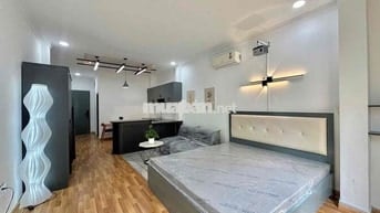 CĂN HỘ BAN CÔNG LỚN XA BẾP PHÒNG TẮM CÓ VÁCH NGĂN ĐINH BỘ LĨNH GẦN Q1